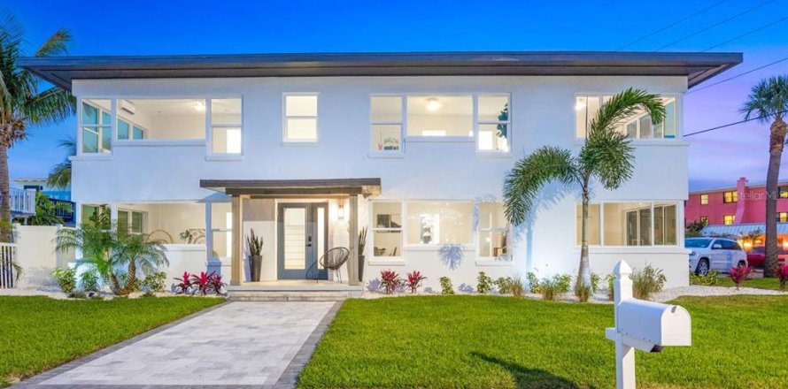 House in Saint Pete Beach, Florida 6 bedrooms, 272.95 sq.m. № 1778921
