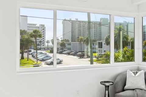 House in Saint Pete Beach, Florida 6 bedrooms, 272.95 sq.m. № 1778921 - photo 21