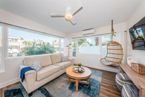 House in Saint Pete Beach, Florida 6 bedrooms, 272.95 sq.m. № 1778921 - photo 25