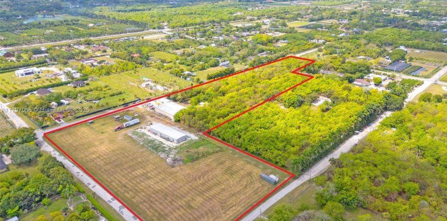 Land in Miami, Florida № 1861158