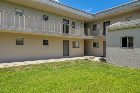 Condominio en Melbourne, Florida, 1 dormitorio № 2210018
