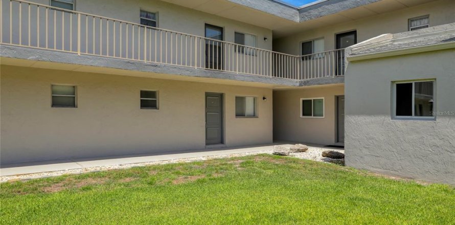 Condominio en Melbourne, Florida, 1 dormitorio  № 2210018