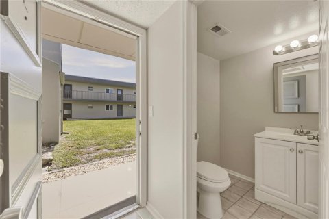 Condominio en venta en Melbourne, Florida, 1 dormitorio, 69.12 m2 № 2210018 - foto 5