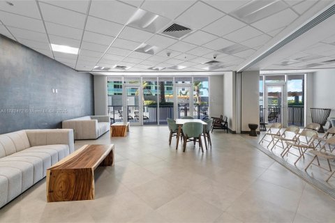 Condo in Miami, Florida, 1 bedroom  № 2022309 - photo 25