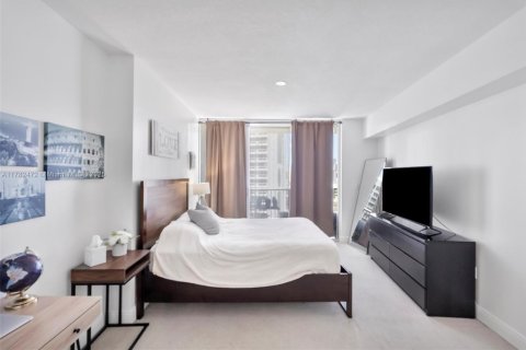 Condo in Miami, Florida, 1 bedroom  № 2022309 - photo 14