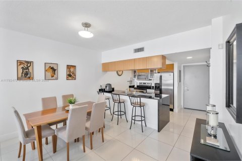 Condo in Miami, Florida, 1 bedroom  № 2022309 - photo 7