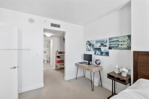Condo in Miami, Florida, 1 bedroom  № 2022309 - photo 13