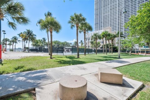 Condo in Miami, Florida, 1 bedroom  № 2022309 - photo 28