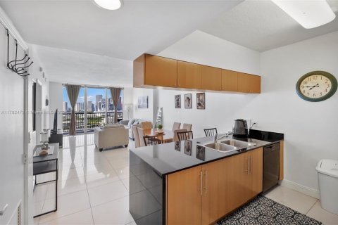 Condo in Miami, Florida, 1 bedroom  № 2022309 - photo 10