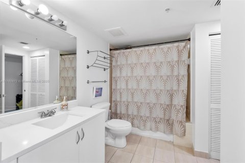 Condo in Miami, Florida, 1 bedroom  № 2022309 - photo 16