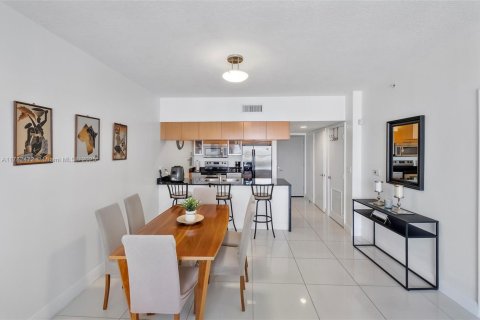 Condo in Miami, Florida, 1 bedroom  № 2022309 - photo 11
