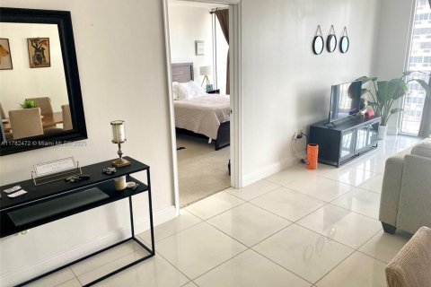 Condo in Miami, Florida, 1 bedroom  № 2022309 - photo 9