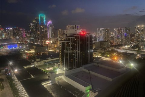 Condo in Miami, Florida, 1 bedroom  № 2022309 - photo 3