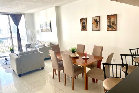 Condo in Miami, Florida, 1 bedroom  № 2022309 - photo 8