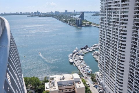 Condo in Miami, Florida, 1 bedroom  № 2022309 - photo 2