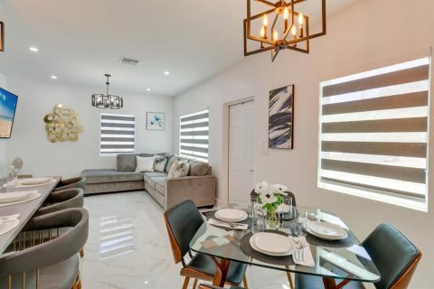 House in Vero Beach, Florida 3 bedrooms, 136.19 sq.m. № 2099918 - photo 8