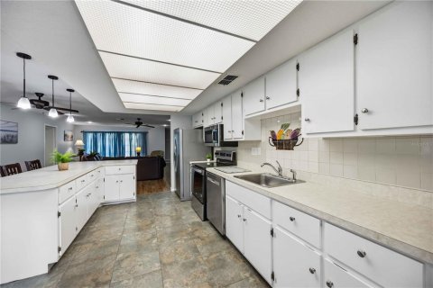 Villa ou maison à vendre à Port Charlotte, Floride: 3 chambres, 151.99 m2 № 2214893 - photo 13