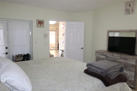 Casa en venta en Miami, Florida, 3 dormitorios, 146.6 m2 № 2058090 - foto 10