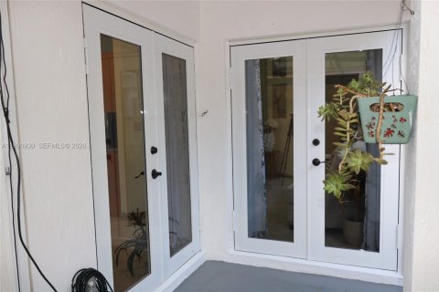 Casa en venta en Miami, Florida, 3 dormitorios, 146.6 m2 № 2058090 - foto 14