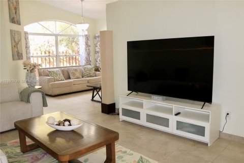 Casa en venta en Miami, Florida, 3 dormitorios, 146.6 m2 № 2058090 - foto 6