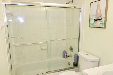 Casa en venta en Miami, Florida, 3 dormitorios, 146.6 m2 № 2058090 - foto 18