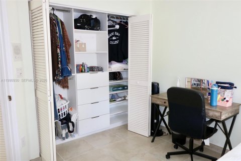 Casa en venta en Miami, Florida, 3 dormitorios, 146.6 m2 № 2058090 - foto 23