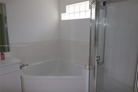 Casa en venta en Miami, Florida, 3 dormitorios, 146.6 m2 № 2058090 - foto 13