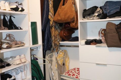 Casa en venta en Miami, Florida, 3 dormitorios, 146.6 m2 № 2058090 - foto 12