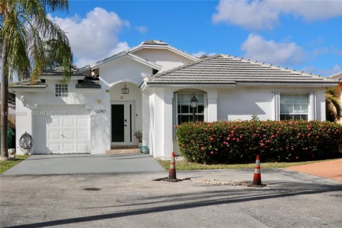 Casa en venta en Miami, Florida, 3 dormitorios, 146.6 m2 № 2058090 - foto 2