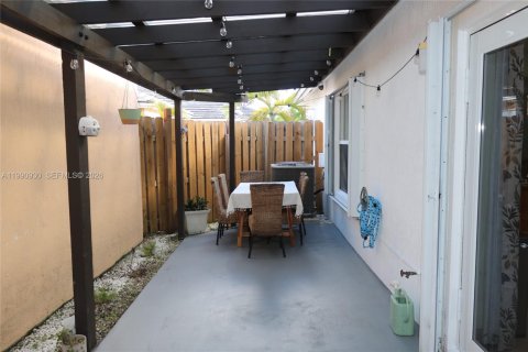 Casa en venta en Miami, Florida, 3 dormitorios, 146.6 m2 № 2058090 - foto 15