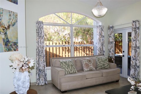 Casa en venta en Miami, Florida, 3 dormitorios, 146.6 m2 № 2058090 - foto 7