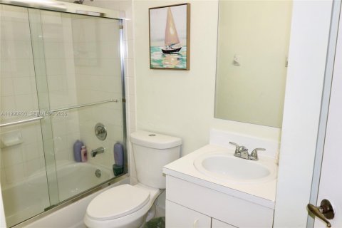 Casa en venta en Miami, Florida, 3 dormitorios, 146.6 m2 № 2058090 - foto 21