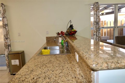 Casa en venta en Miami, Florida, 3 dormitorios, 146.6 m2 № 2058090 - foto 28