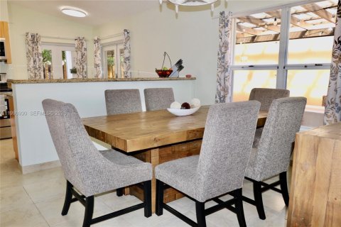 Casa en venta en Miami, Florida, 3 dormitorios, 146.6 m2 № 2058090 - foto 24