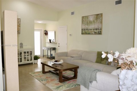 Casa en venta en Miami, Florida, 3 dormitorios, 146.6 m2 № 2058090 - foto 8