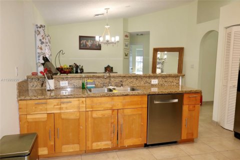 Casa en venta en Miami, Florida, 3 dormitorios, 146.6 m2 № 2058090 - foto 27