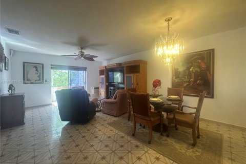 Copropriété à vendre à Miami, Floride: 1 chambre, 82.03 m2 № 2082365 - photo 2