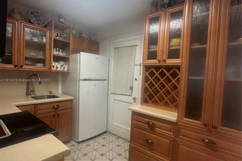 Copropriété à vendre à Miami, Floride: 1 chambre, 82.03 m2 № 2082365 - photo 12