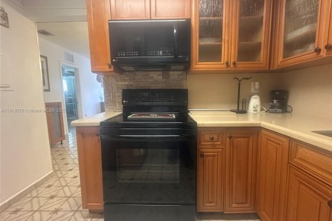 Copropriété à vendre à Miami, Floride: 1 chambre, 82.03 m2 № 2082365 - photo 11