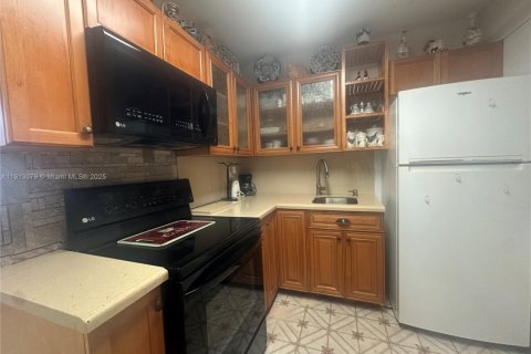 Copropriété à vendre à Miami, Floride: 1 chambre, 82.03 m2 № 2082365 - photo 10