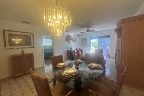 Copropriété à vendre à Miami, Floride: 1 chambre, 82.03 m2 № 2082365 - photo 4