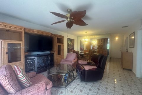 Copropriété à vendre à Miami, Floride: 1 chambre, 82.03 m2 № 2082365 - photo 6
