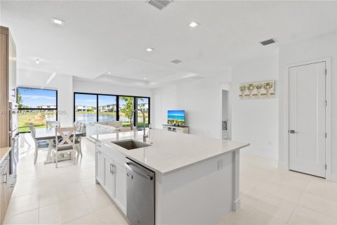 House in Boca Raton, Florida 4 bedrooms, 303.14 sq.m. № 2058789 - photo 13