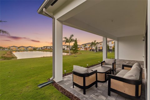 House in Boca Raton, Florida 4 bedrooms, 303.14 sq.m. № 2058789 - photo 3