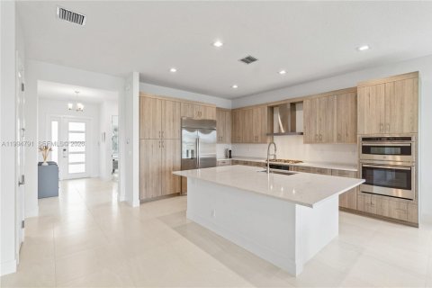 House in Boca Raton, Florida 4 bedrooms, 303.14 sq.m. № 2058789 - photo 15