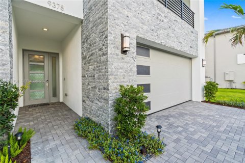 House in Boca Raton, Florida 4 bedrooms, 303.14 sq.m. № 2058789 - photo 9