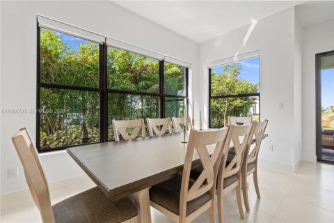 House in Boca Raton, Florida 4 bedrooms, 303.14 sq.m. № 2058789 - photo 23
