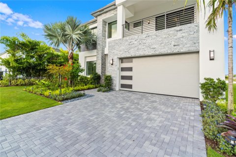House in Boca Raton, Florida 4 bedrooms, 303.14 sq.m. № 2058789 - photo 8