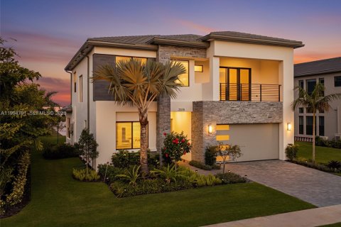 House in Boca Raton, Florida 4 bedrooms, 303.14 sq.m. № 2058789