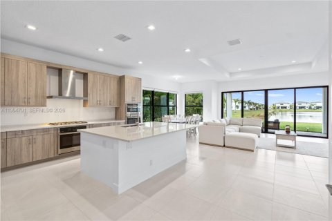 House in Boca Raton, Florida 4 bedrooms, 303.14 sq.m. № 2058789 - photo 12